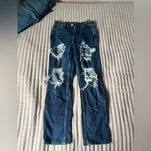 Hollis yet mom jeans